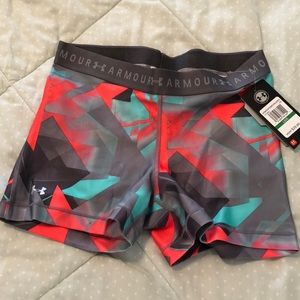 NWT UNDER ARMOUR Compression shorts 3inch inseam Women’s Large